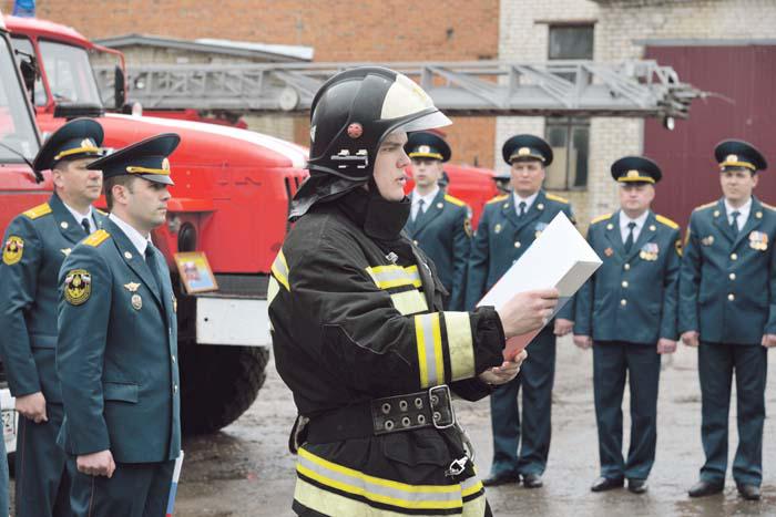 Принятие присяги сотрудника противопожарной службы