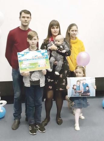 Победители смотра-конкурса «Молодежное подворье-2019» – семья Салюковых