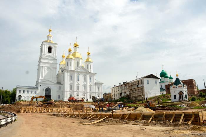Работы по реконструкции площади Сергия Страгородского