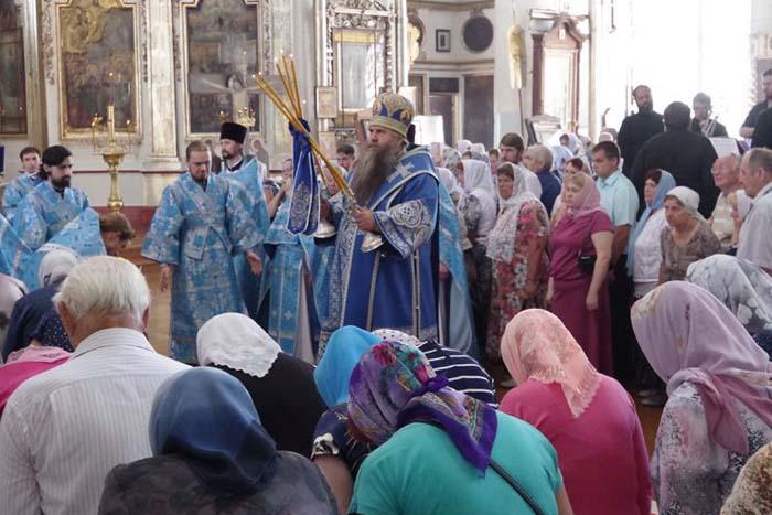 Митрополит Нижегородский и Арзамасский Георгий совершил Божественную литургию в Выездновском Смоленском соборе.