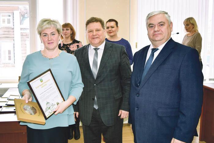 Т.В. Андронова с дипломом благотворителя года