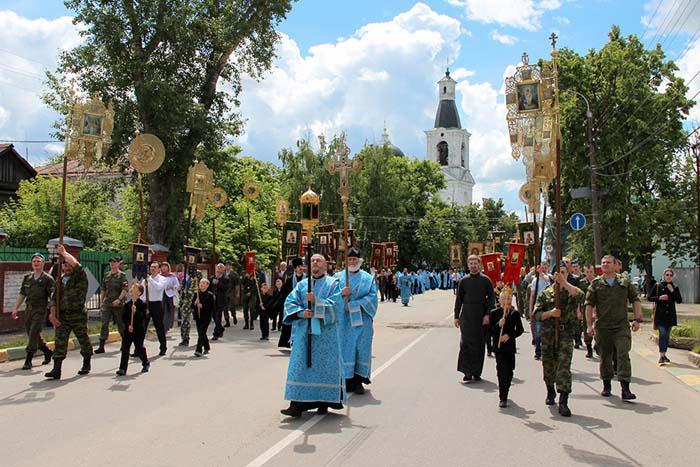 Крестный ход по улице Советской