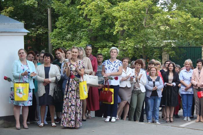 Участники торжественного открытия районной Доски почета
