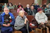 Встреча с волонтерами и артистами пришлась по душе представителям старшего поколения 